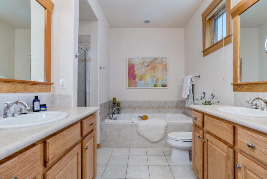 8422-e-29th-place-denver-co-80238-large-018-22-Master Bath-1500x1000-72dpi