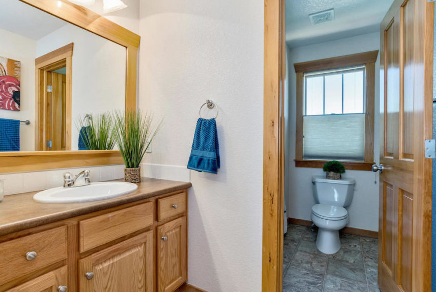 8422-e-29th-place-denver-co-80238-large-024-12-Bathroom-1500x1000-72dpi