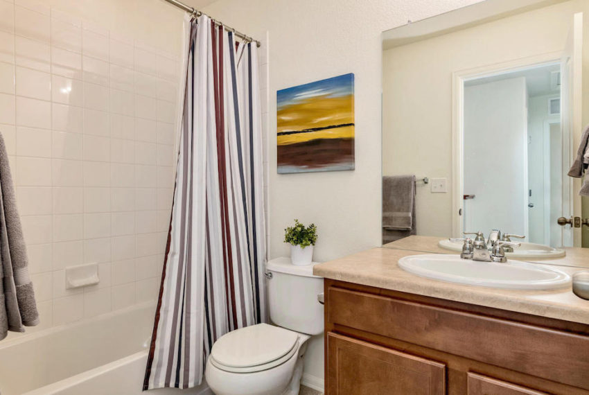 290 N Newbern Way Aurora CO-large-025-22-Bathroom-1500x1000-72dpi