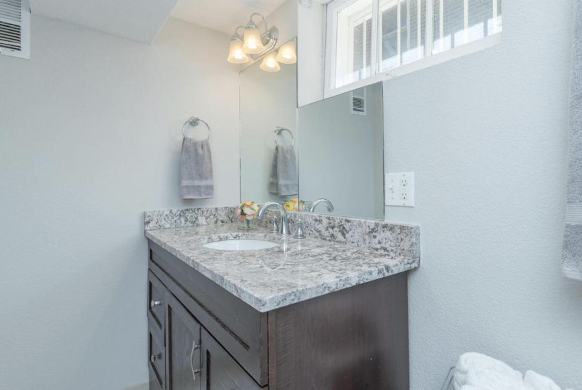 1471-eudora-street-denver-co-80220-large-031-024-Bathroom-1498x1000-72dpi