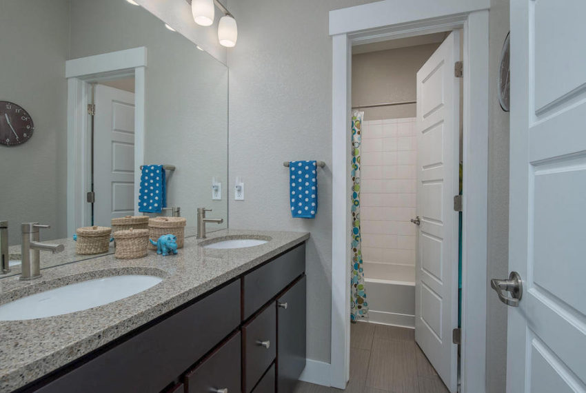 8489-e-54th-place-denver-co-80238-large-026-023-Bathroom-1498x1000-72dpi