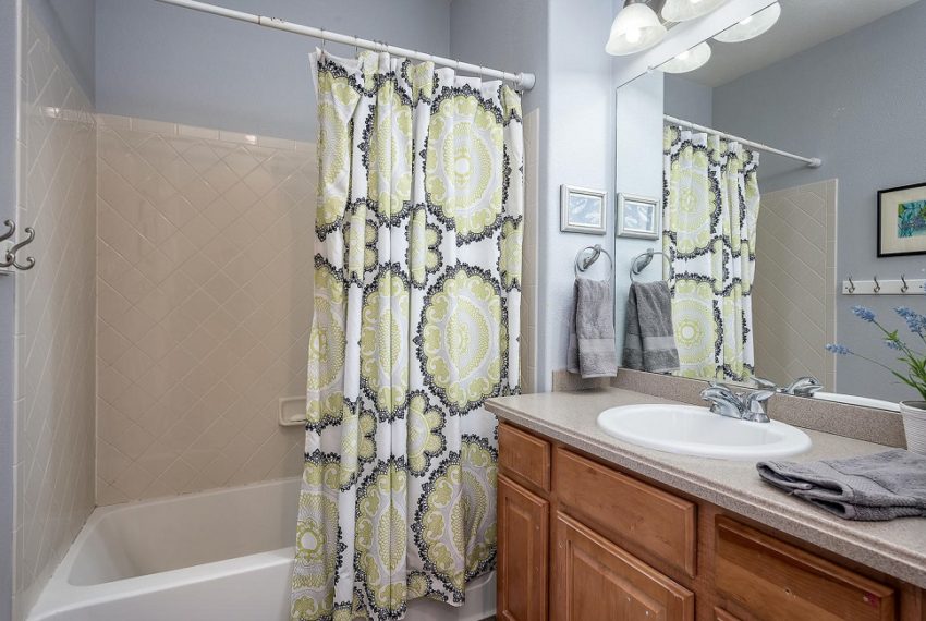 2395 Xanthia Way Unit 103-large-032-035-Bathroom-1500x999-72dpi