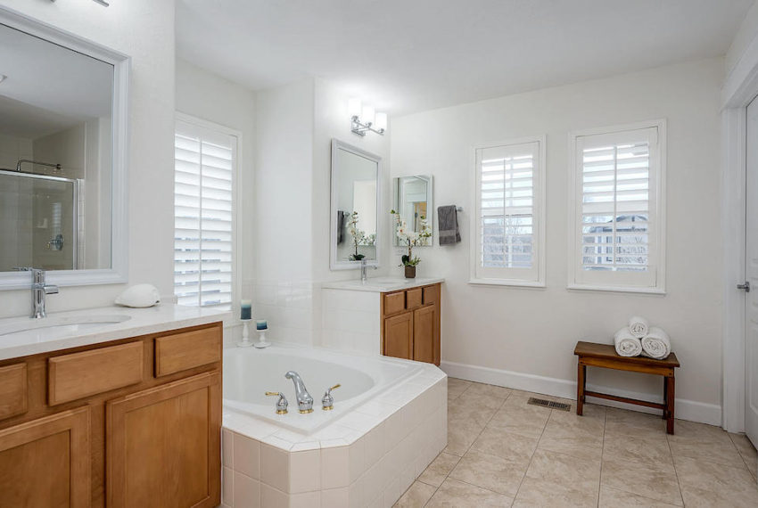 8604-e-28th-ave-denver-co-80238-large-028-022-Master Bath-1500x999-72dpi