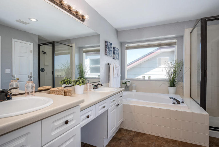 10602 Stonemeadow Drive Parker-large-048-034-Master Bath-1500x998-72dpi