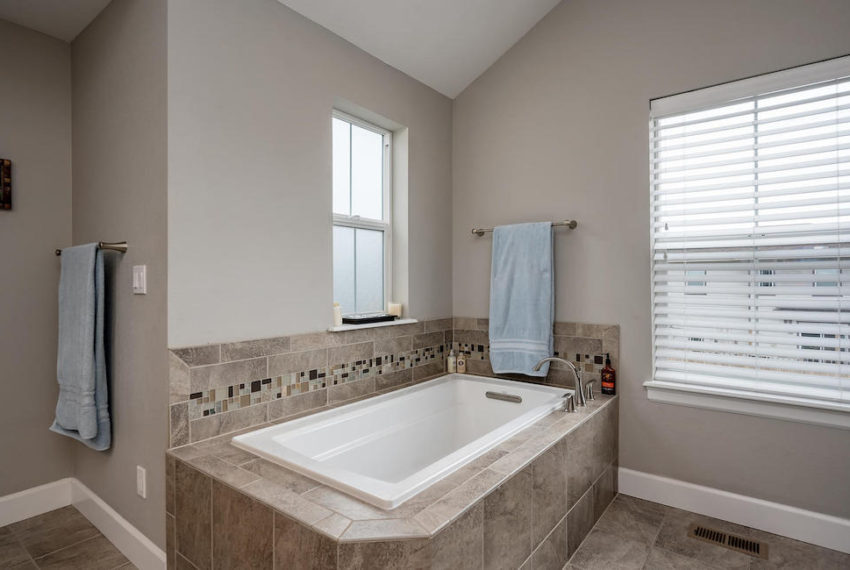 10802 E 28th Place Denver CO-large-029-022-Master Bath-1500x998-72dpi