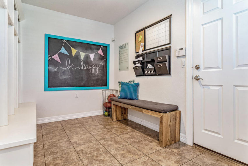 7860-e-32nd-ave-denver-co-80238-large-011-017-Mudroom-1500x1000-72dpi