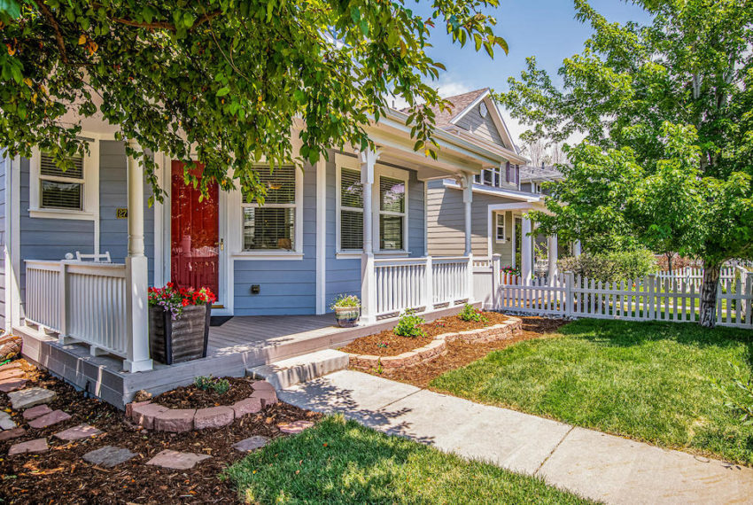 2736 Akron Street Denver CO-large-004-030-Front Porch Yard-1500x1000-72dpi