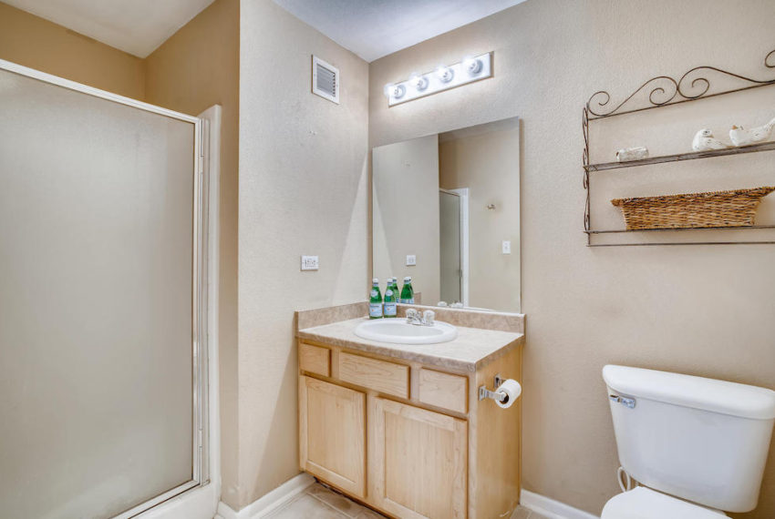 444 17th Street Unit 403-large-027-026-Bathroom-1500x1000-72dpi