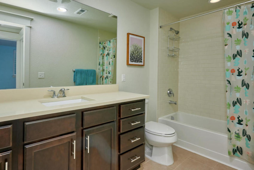 9191 E 59th North Place Denver-large-047-006-Bathroom-1500x1000-72dpi