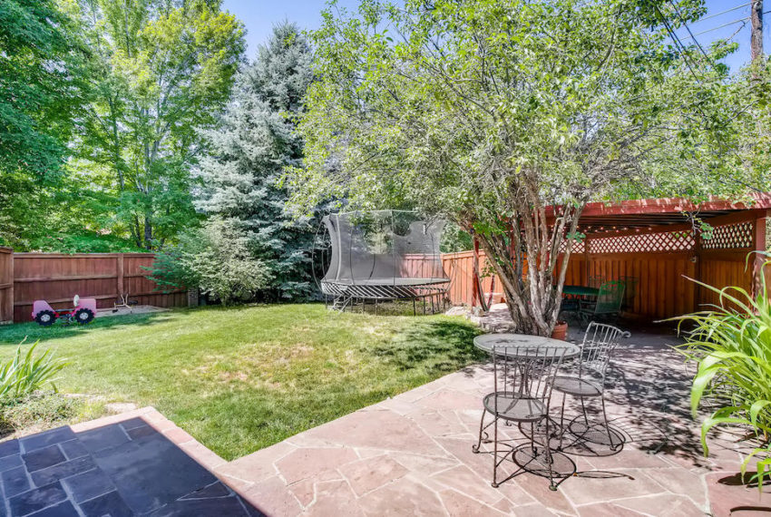 2201 Albion St Denver CO 80207-large-024-024-Back Yard-1500x1000-72dpi