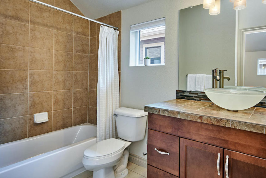 2218 Washington Street Denver-large-033-063-Bathroom-1500x1000-72dpi