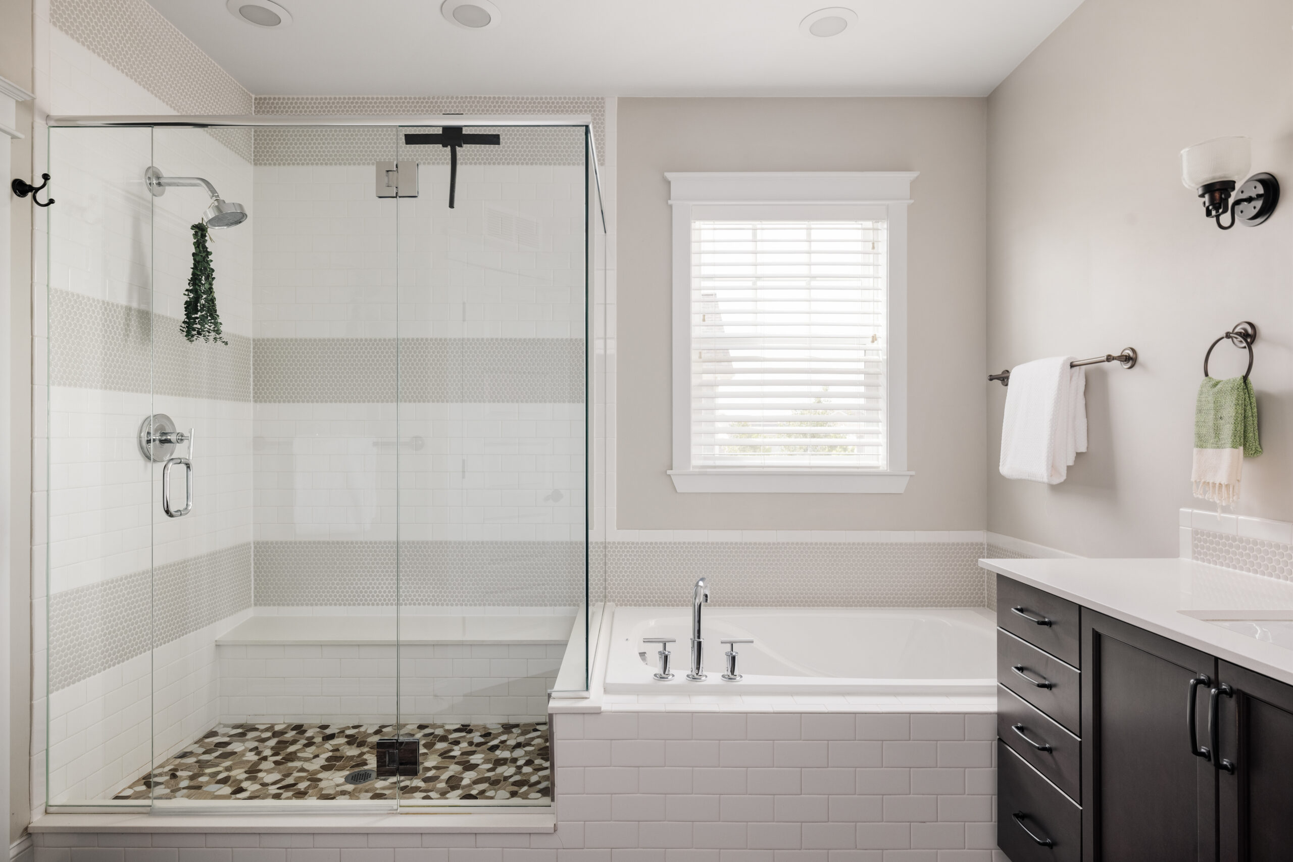 6072 N Chester-017